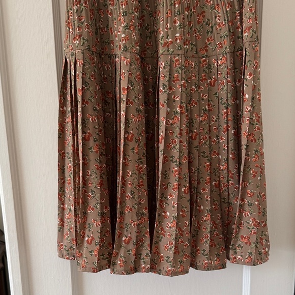 Brown Floral Pleated Women's Skirt - Picture 3 of 7